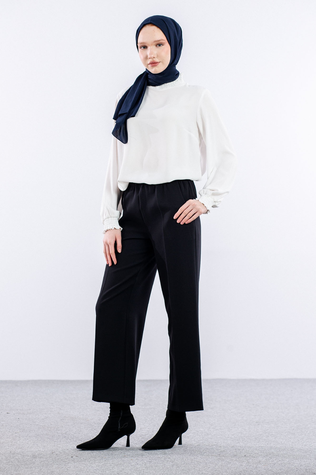 002 Pantolon 38-52 - Siyah - - 1