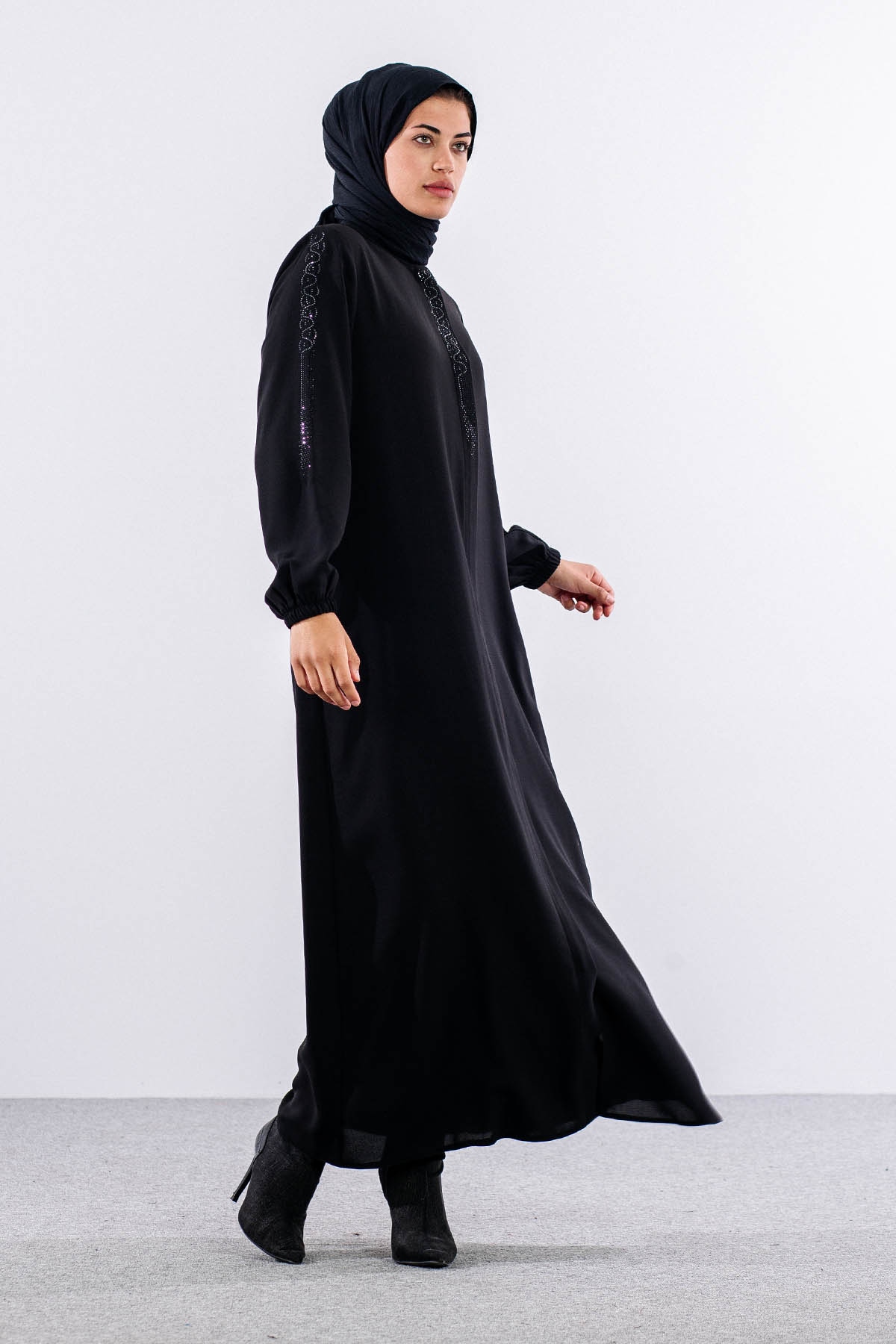 126 Ferace 44-54 ön Tas Detay - Siyah - 2