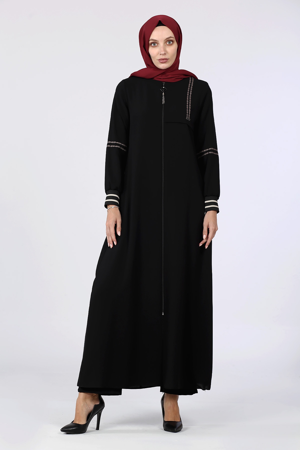 Kolu Çift Çizgi Detaylı İşlemeli Ferace Siyah - 1