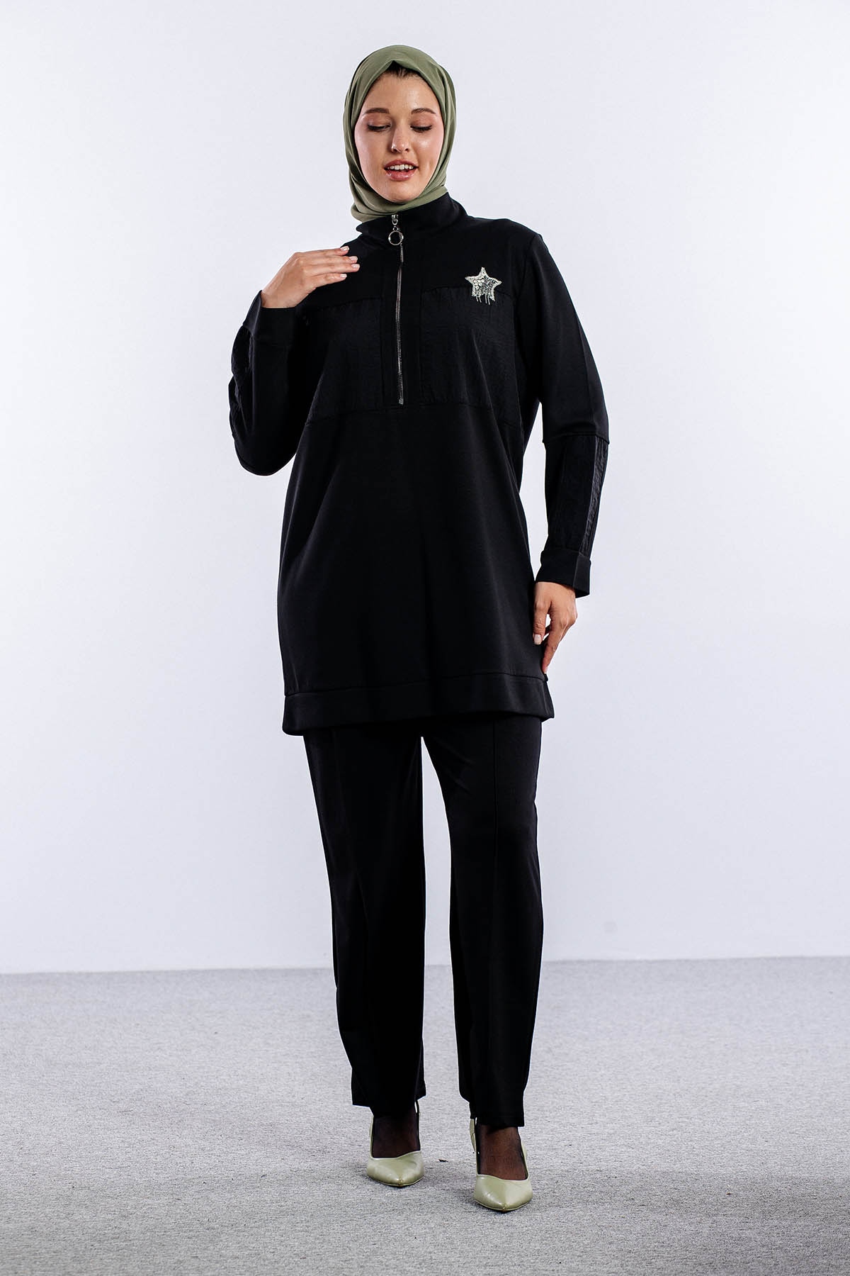 24323 Takim 44-46 Parasut Garni Yildiz - Siyah - 1