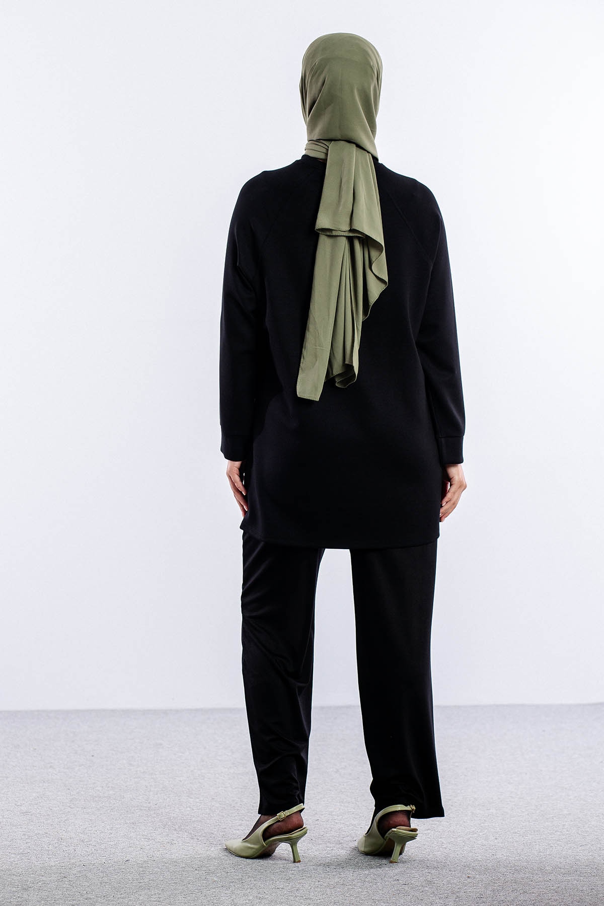 25280 Takim 44-46 Kapitone Garni - Siyah - 4