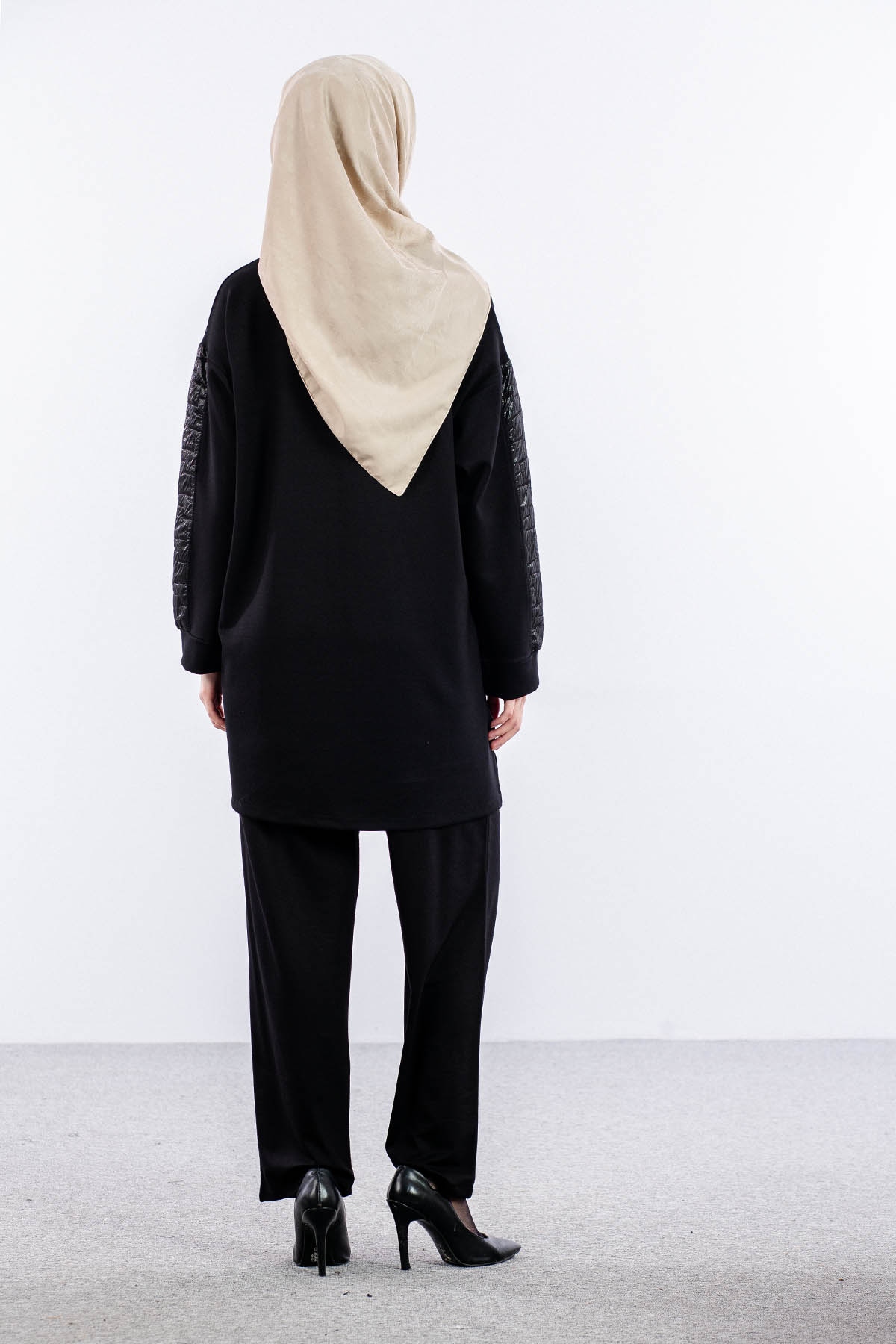 25281 Takim 44-46 Kapitone Garni - Siyah - 5