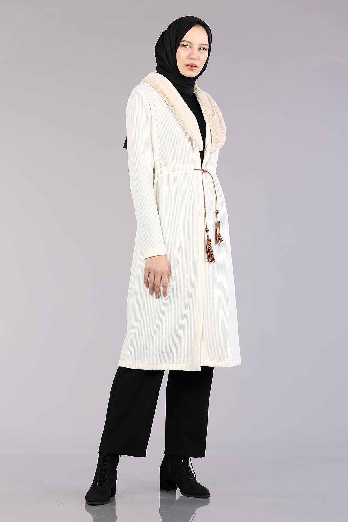 28948 Peluş Yaka Hirka Tek - Ekru - 1