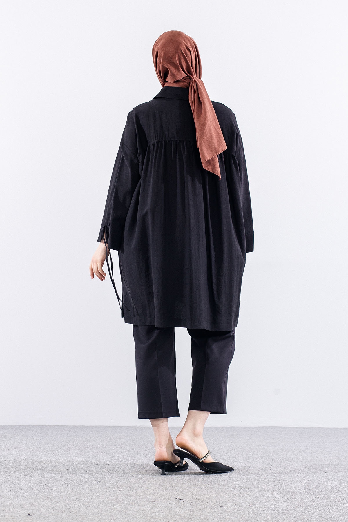 36506  Tunik Tek Kolu Pi̇leli̇ - Siyah - 4