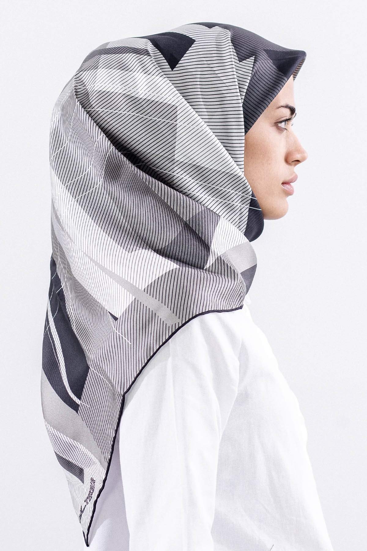 3838 İpek Eşarp 90*90 Tvıl Dokuma - Siyah_gri - 3