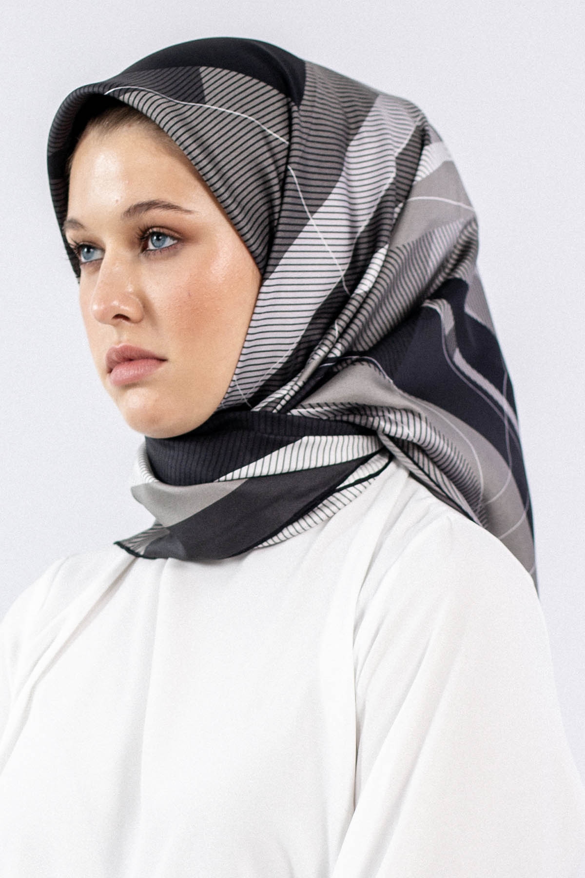 3838 İpek Eşarp - Siyah_gri - 1