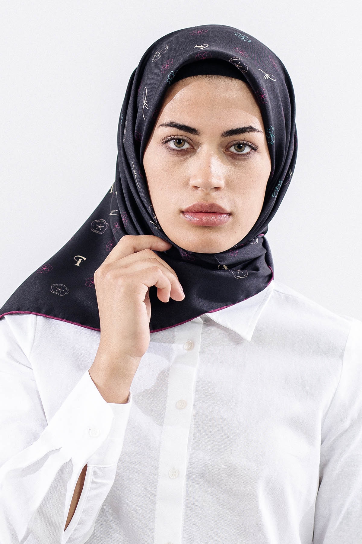 4638 Sura İpek Eşarp Logo - Siyah_kirmizi - 3