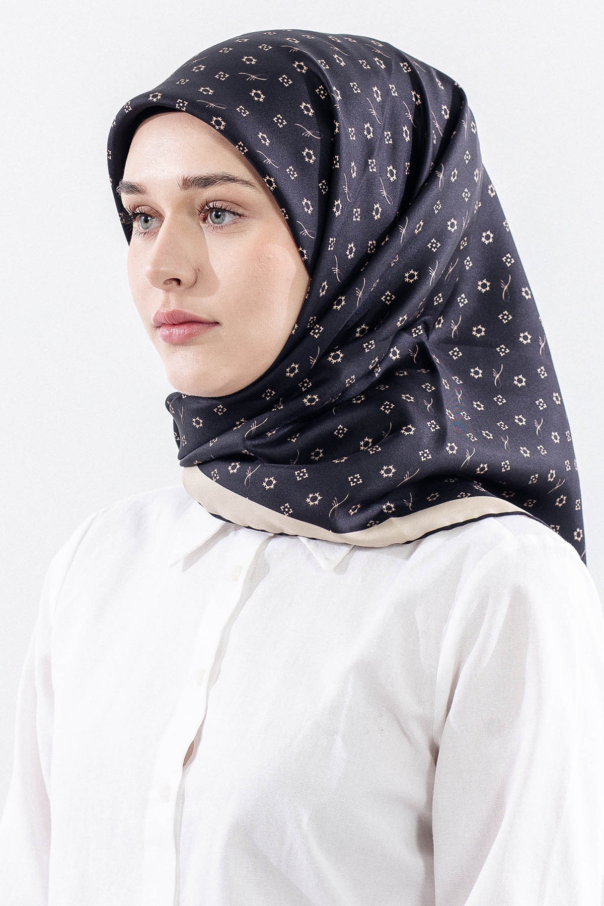 4639 İpek Eşarp Tvil Kumas Monogram - Siyah_gold - 2