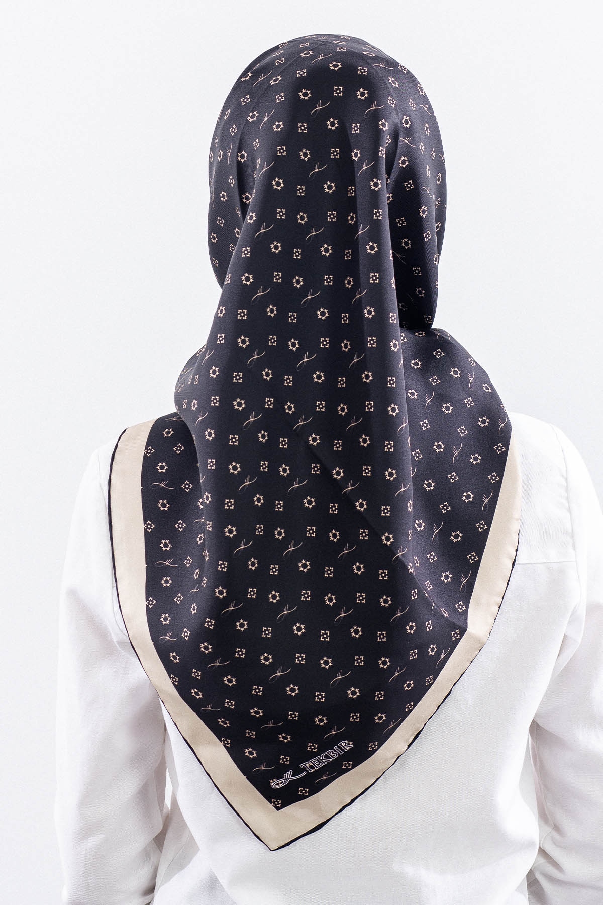 4639 İpek Eşarp Tvil Kumas Monogram - Siyah_gold - 4