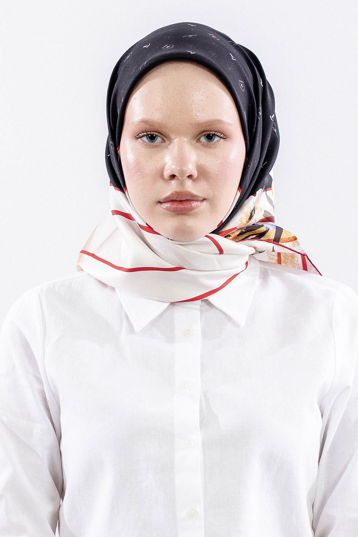 6795 İpek Eşarp 90*90 Tvil Monogram - Siyah_kirmizi - 1