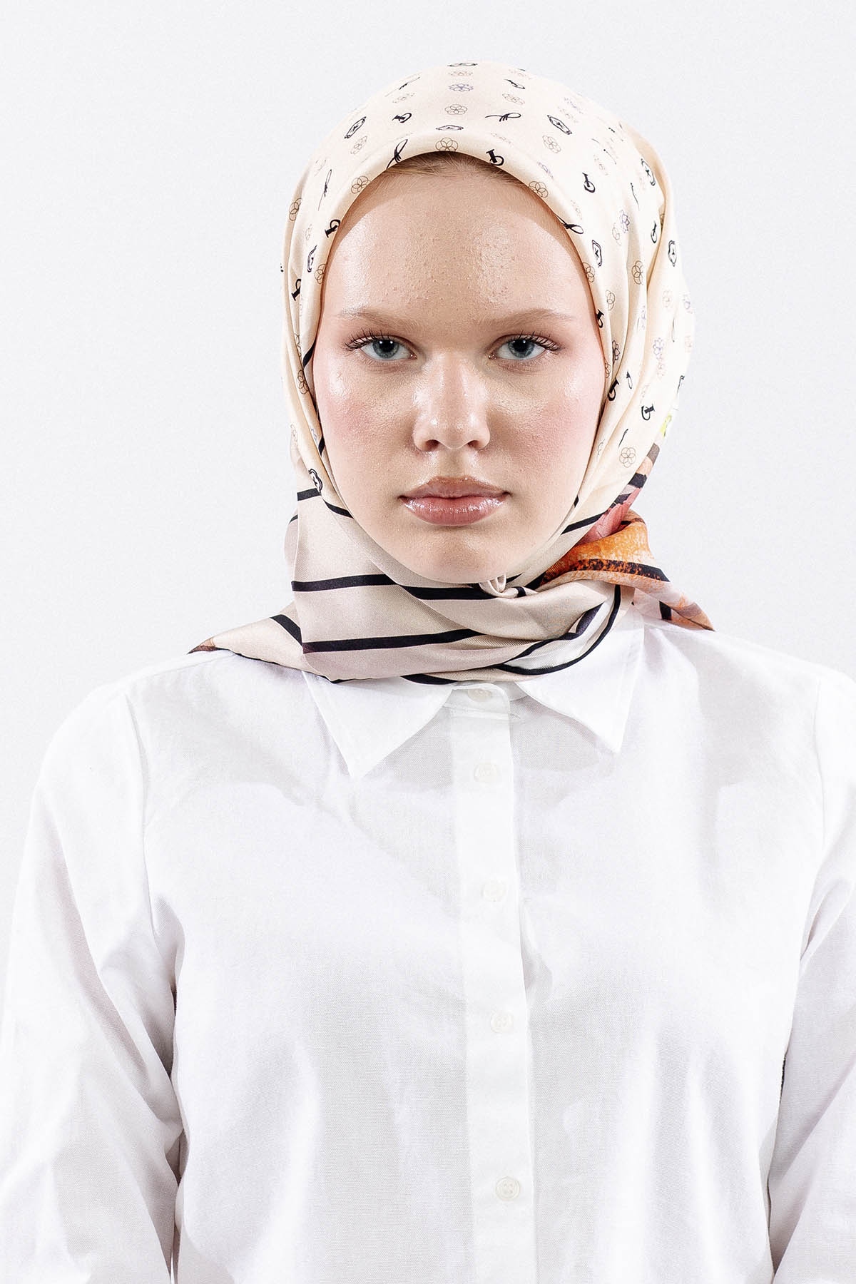 6795 İpek Eşarp 90*90 Tvil Monogram - Siyah_krem - 1