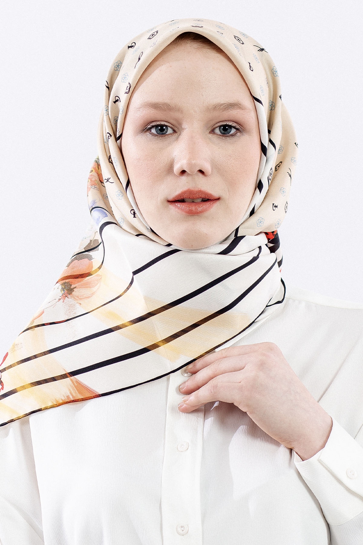 6795 Tvil İpek Eşarp Logo - Bej - 1