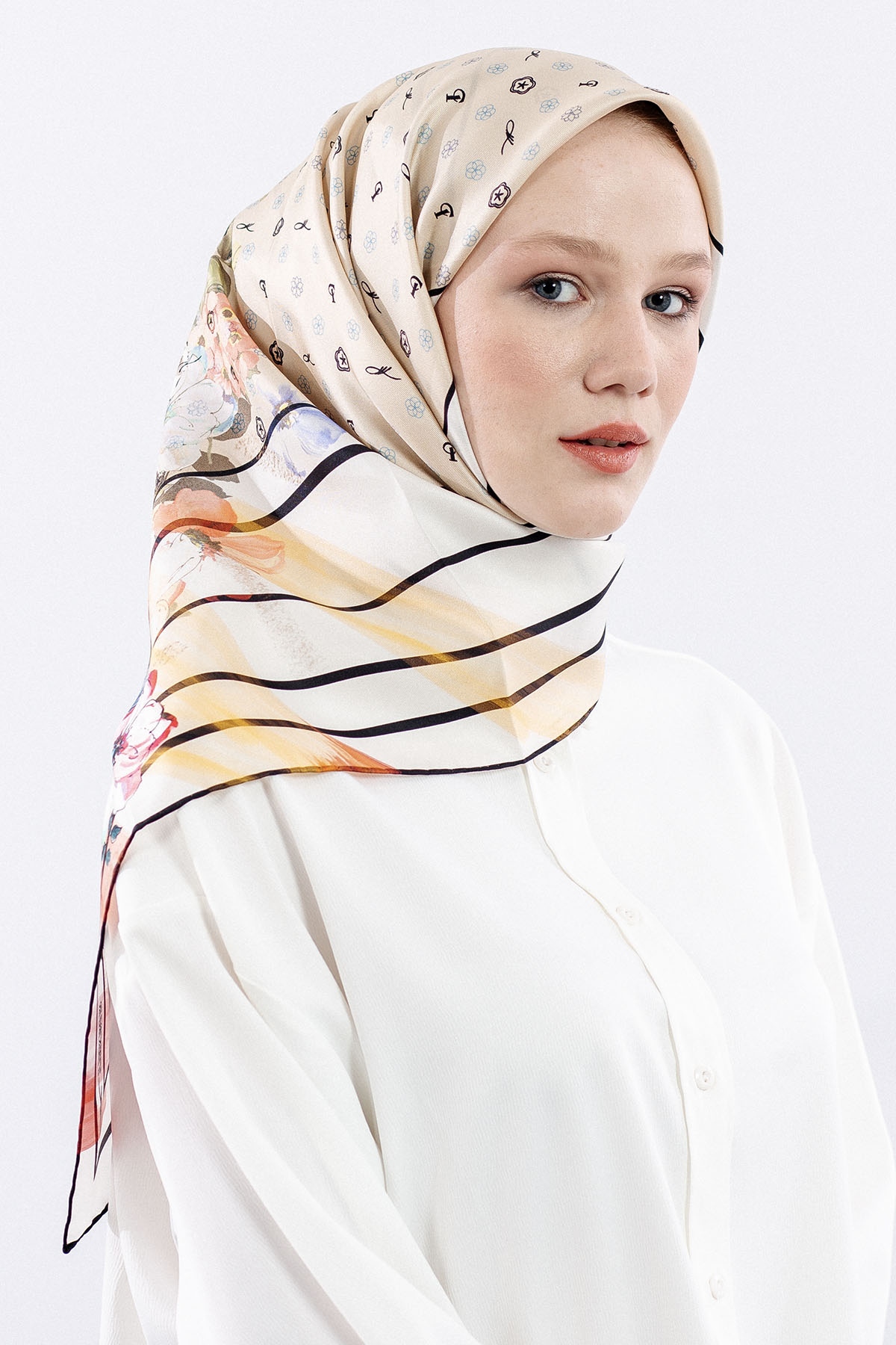 6795 Tvil İpek Eşarp Logo - Bej - 2