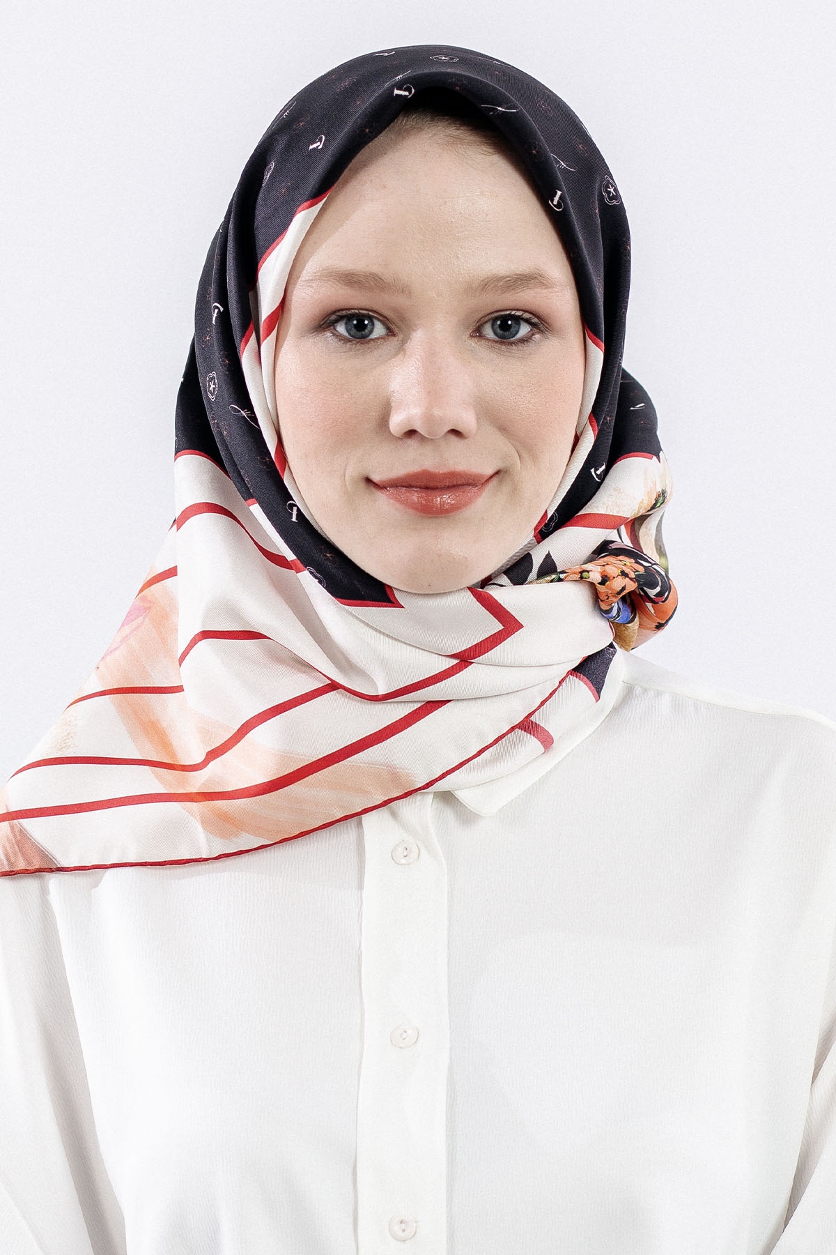 6795 Tvil İpek Eşarp Logo - Siyah_kirmizi - 1