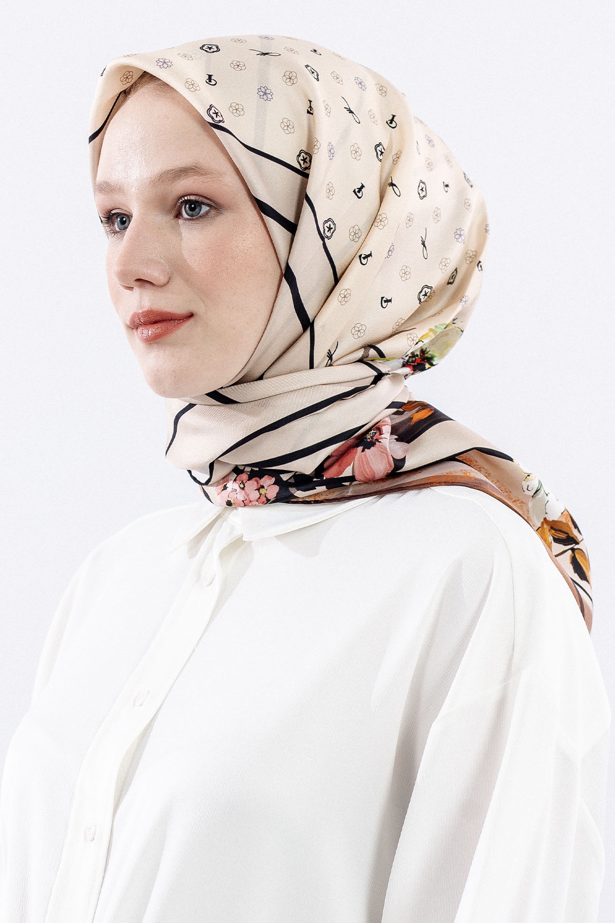 6795 Tvil İpek Eşarp Logo - Siyah_krem - 2