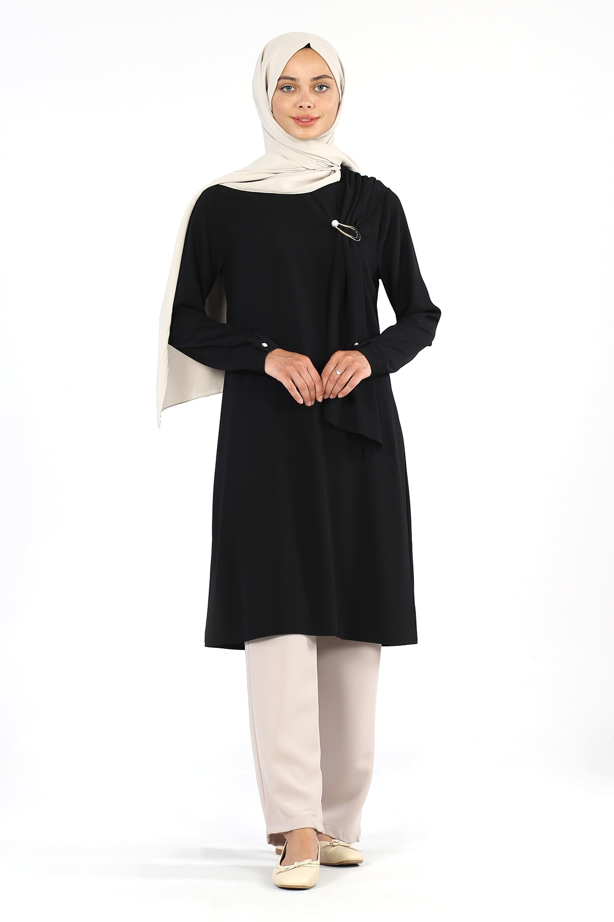 Broş Detaylı Tunik Siyah - 1