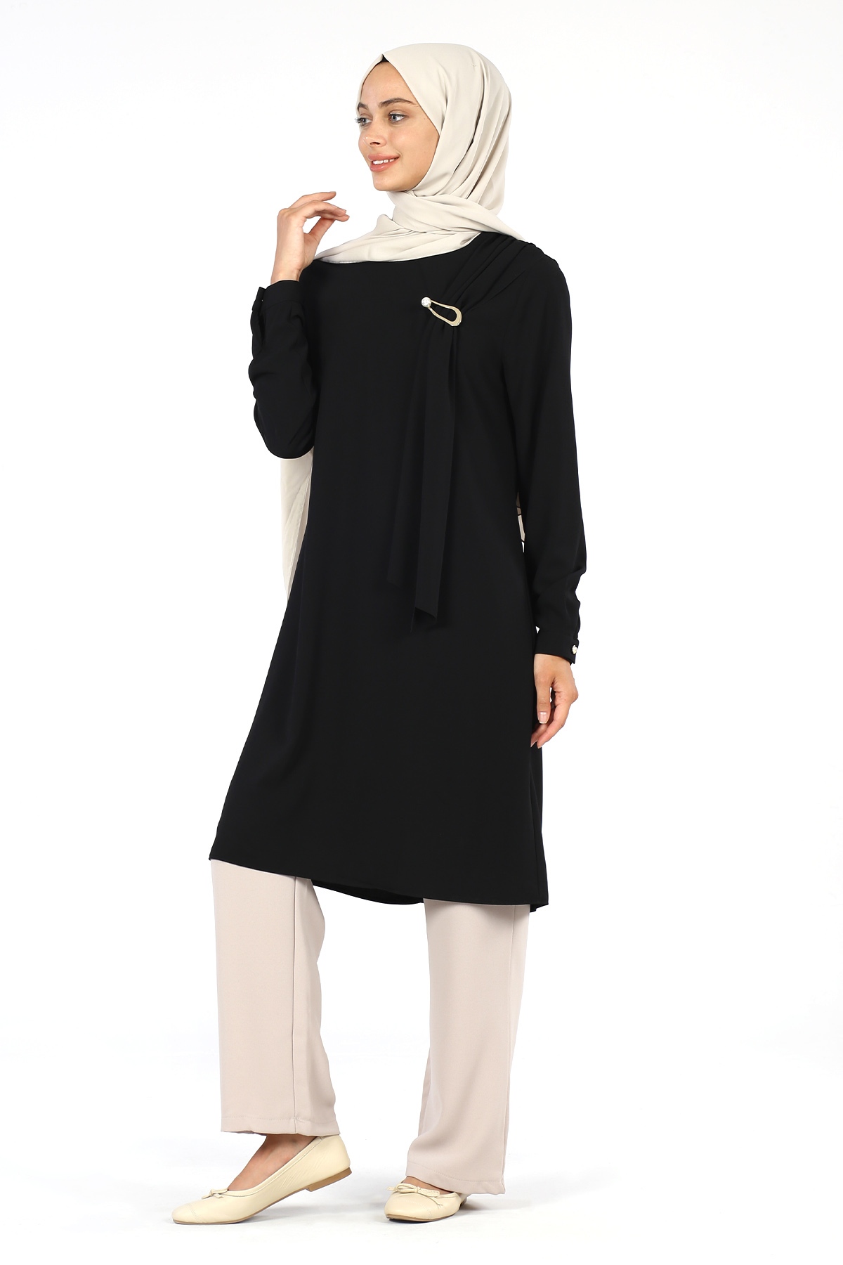 Broş Detaylı Tunik Siyah - 3