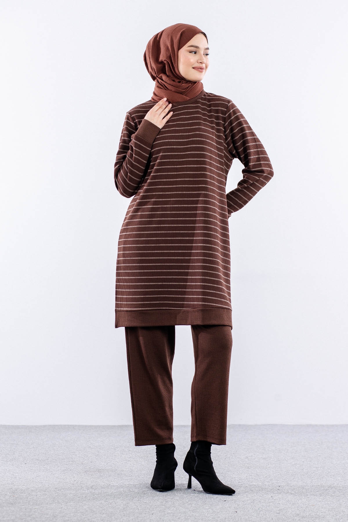 8444 Takim 44-52 çzg - Kahve - 1