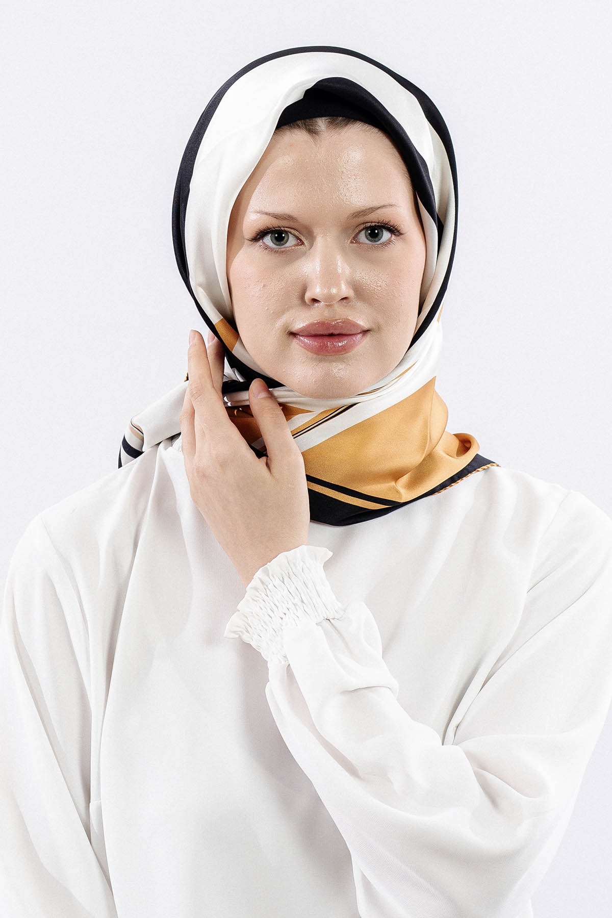 Dg12508 İpek Eşarp 90*90 Sura Dokuma - Siyah_gold - 1