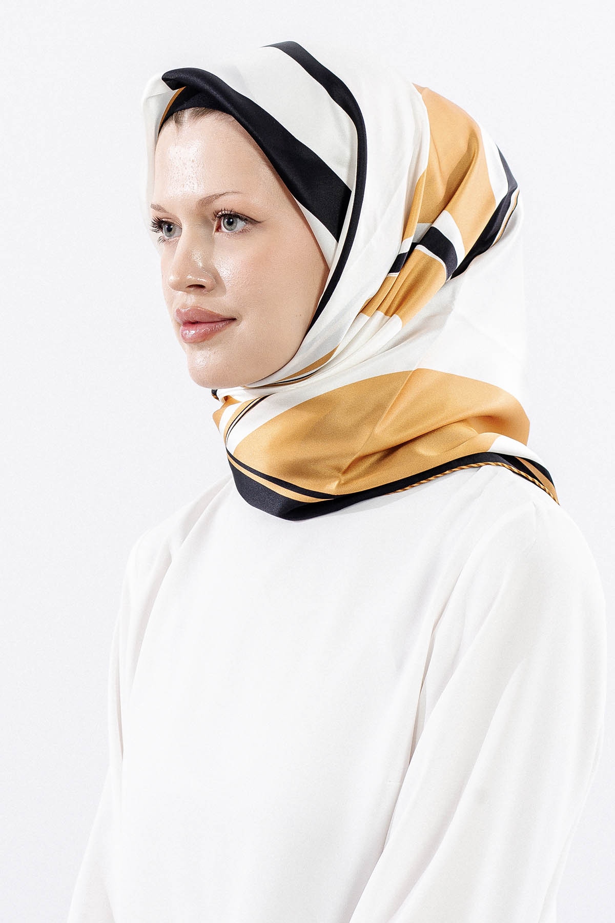 Dg12508 İpek Eşarp 90*90 Sura Dokuma - Siyah_gold - 2