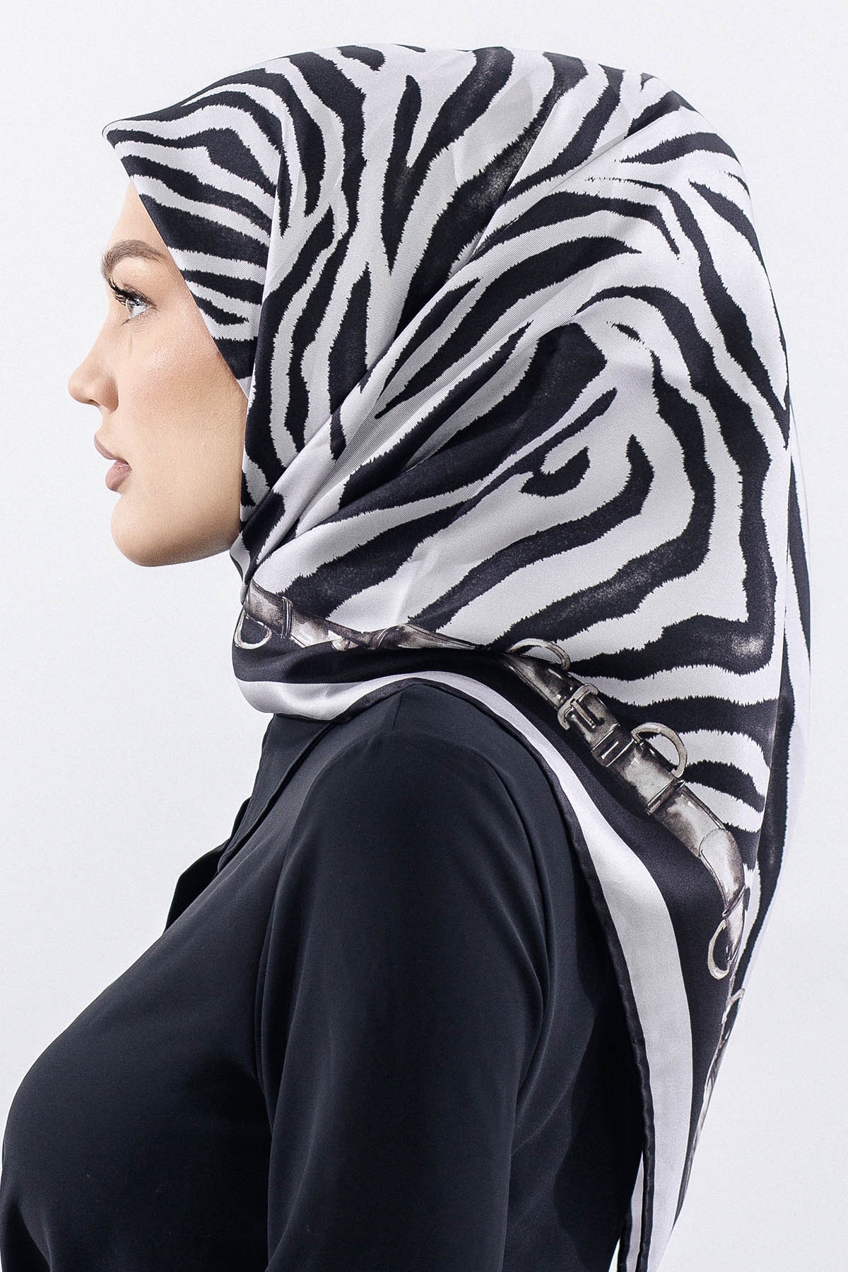 Dg14827 İpek Eşarp Tvil Kumas Zincir Zebra Desen - Gri - 3