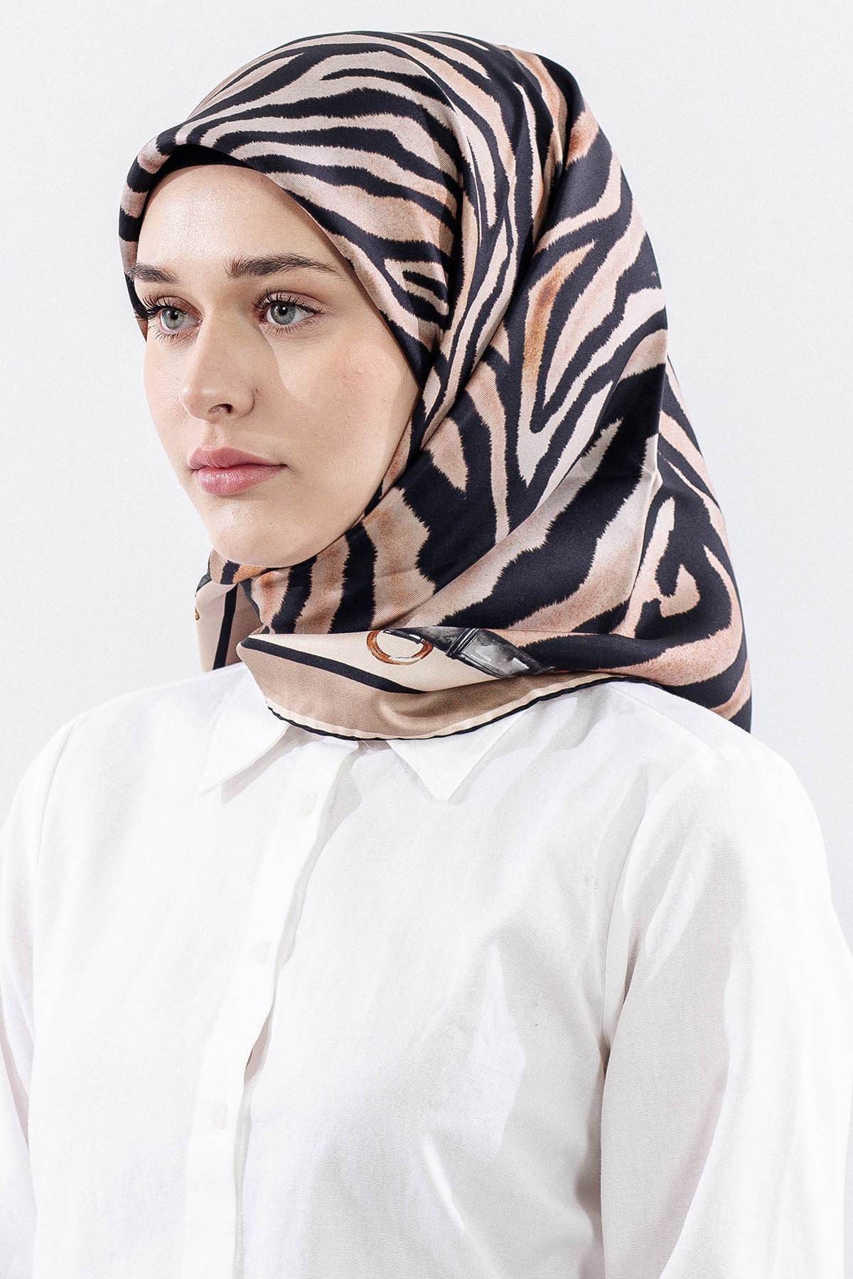 Dg14827 İpek Eşarp Tvil Kumas Zincir Zebra Desen - Siyah_vizon - 2