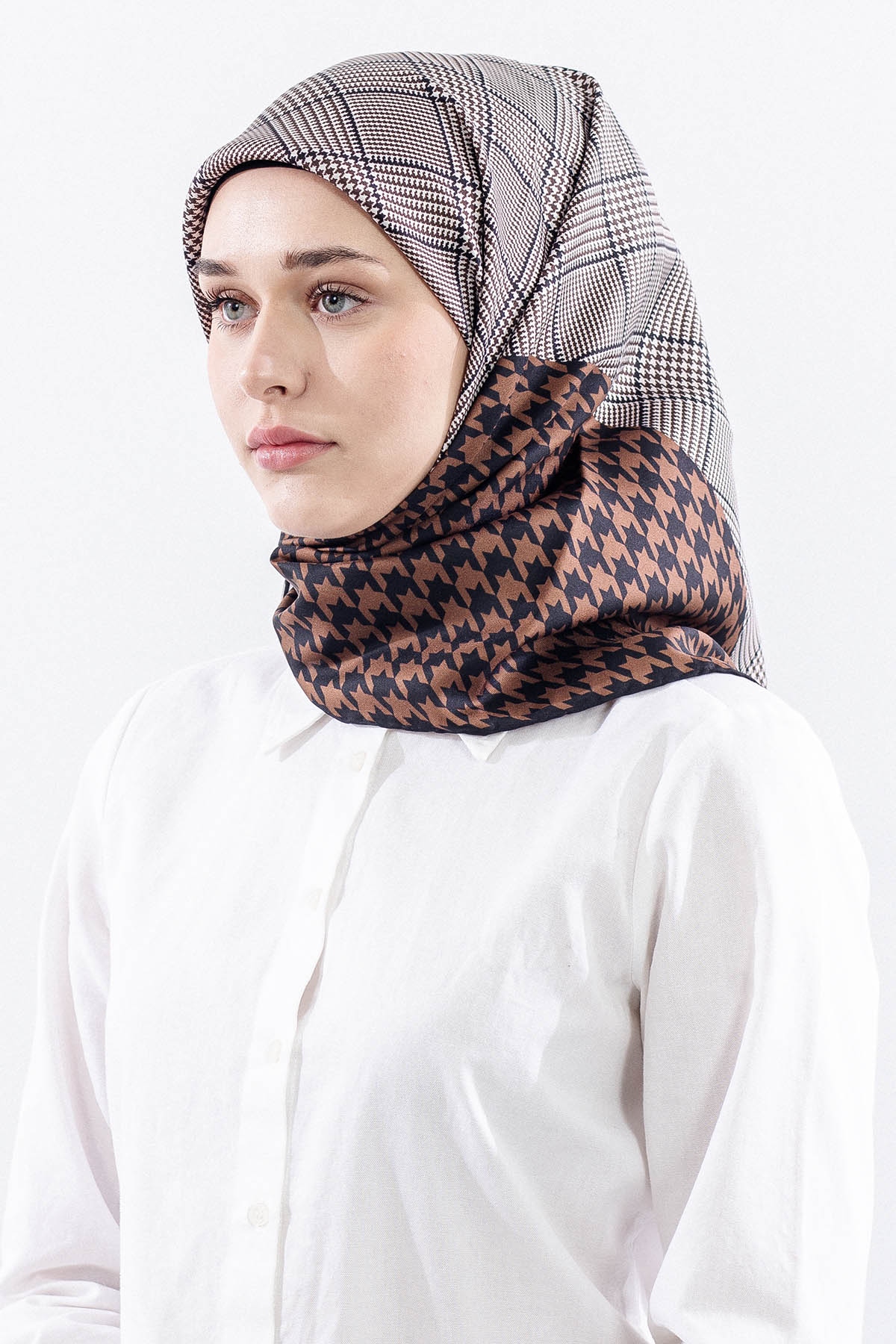 Dg7614 İpek Eşarp Kare Kazayagi Desen - Siyah_kahve - 2