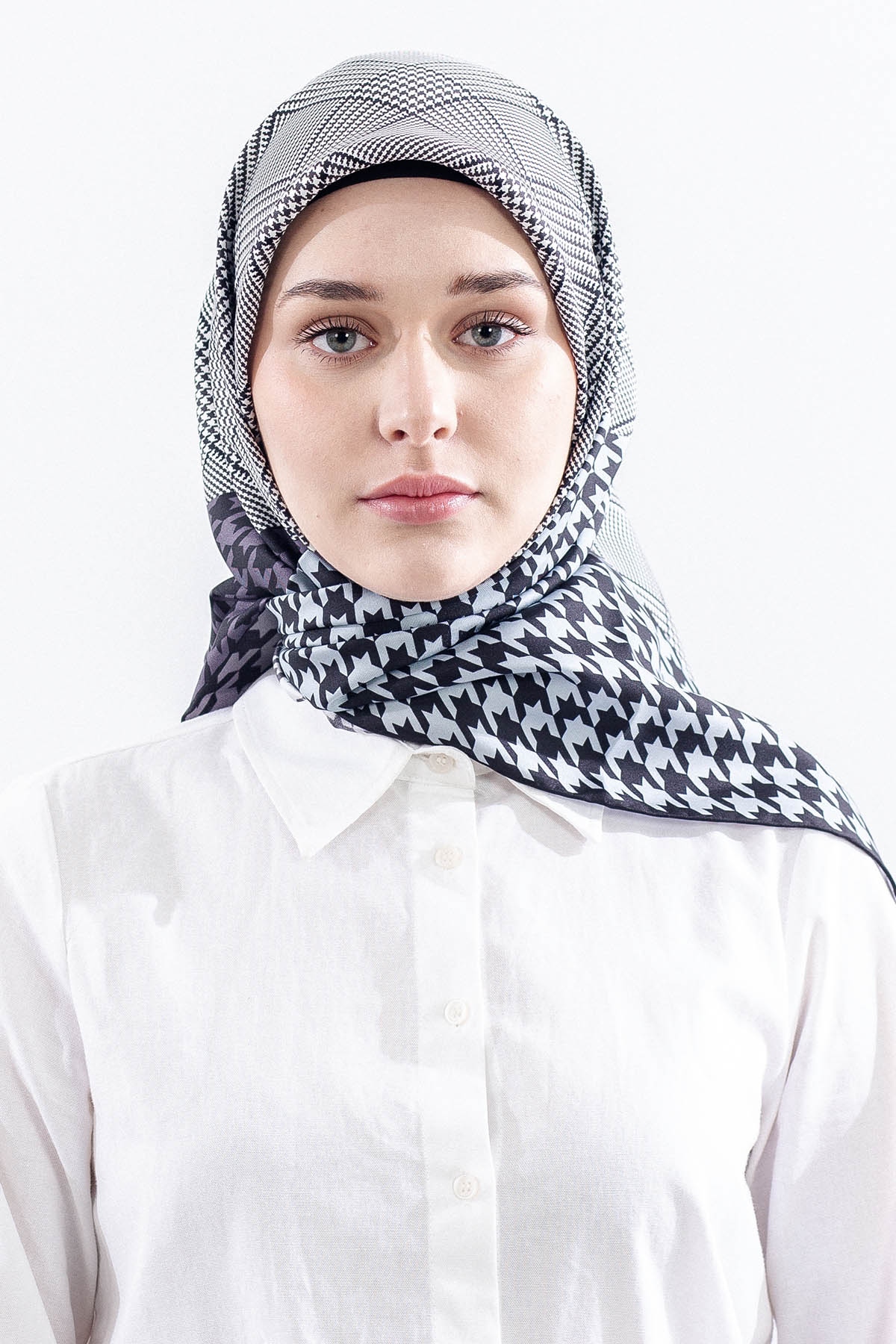 Dg7614 İpek Eşarp Kare Kazayagi Desen - Siyah_murdum - 1